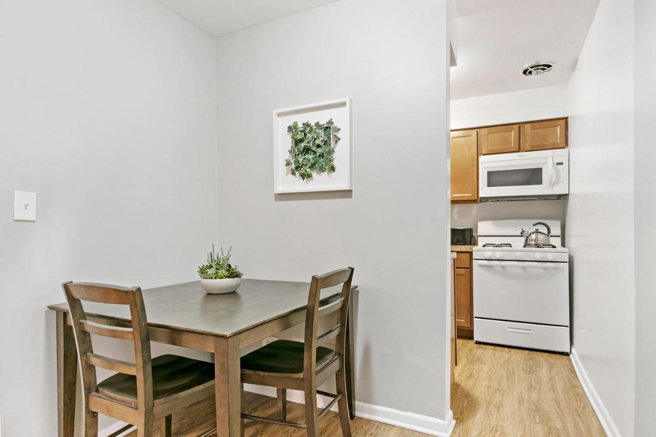 Stunning 1Br Apartment At Center Of Lakeview - Oakdale 211 Chicago Exterior photo